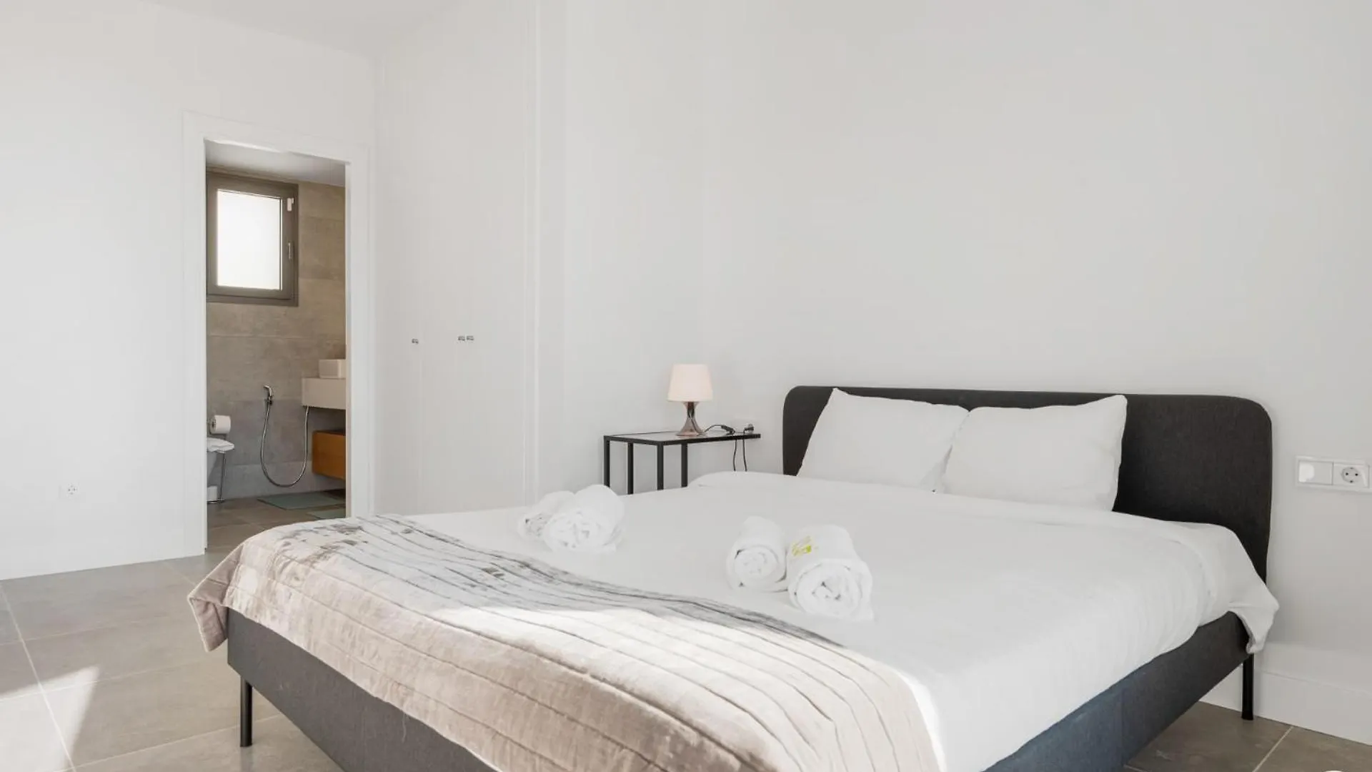 Vivi Homes - Elies House Pool, Gym, Spa & Sea View El Faro