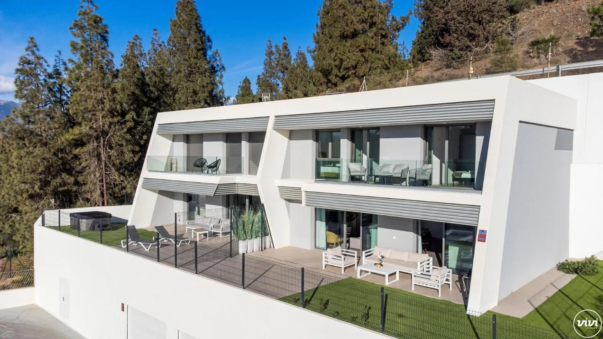 בית נופש El Faro Vivi Homes - Elies House Pool, Gym, Spa & Sea View ספרד